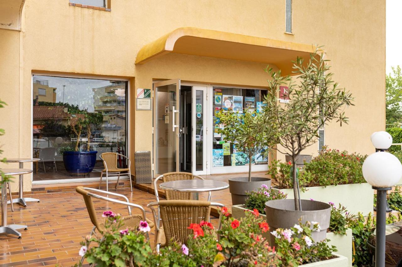 Hotel Du Port Canet-en-Roussillon Exterior photo